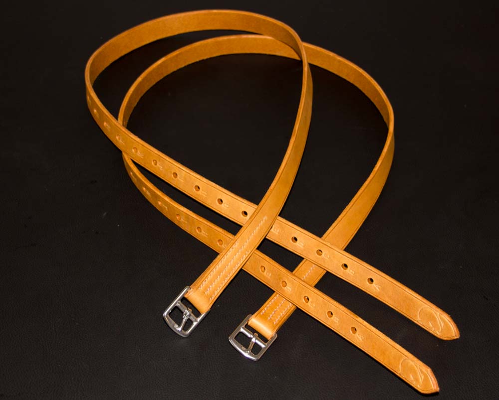 ÉTRIVIÈRES EN CUIR PRÉ-ÉTIRÉ COULEUR COGNAC, BOUCLERIE INOX