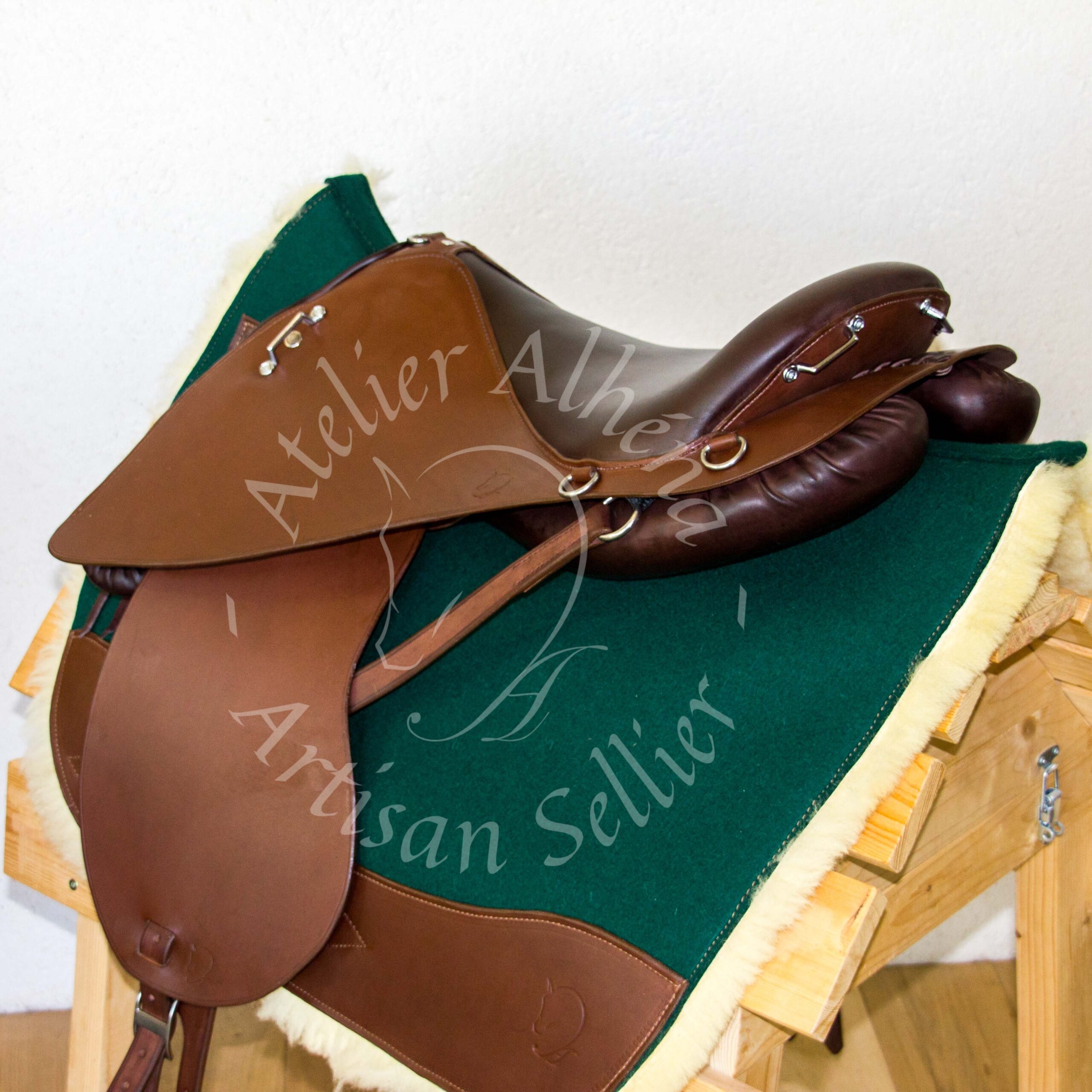 ensemble selle TOUNDRA minimaliste fenders, tapis feutre et mouton, bagagerie - JARAMO